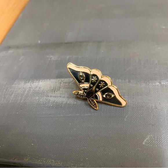 Eradura black moth pin pre-loved gold tone - Picture 6 of 9